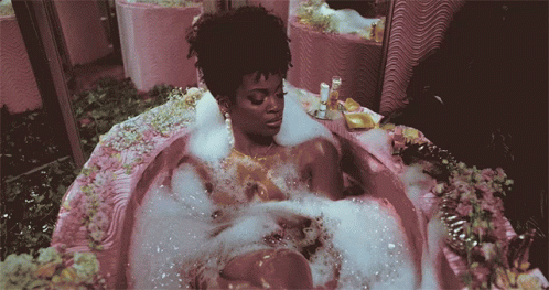Is Ari Lennox “too black and normal” for this generation of R&b artist&nbsp;?